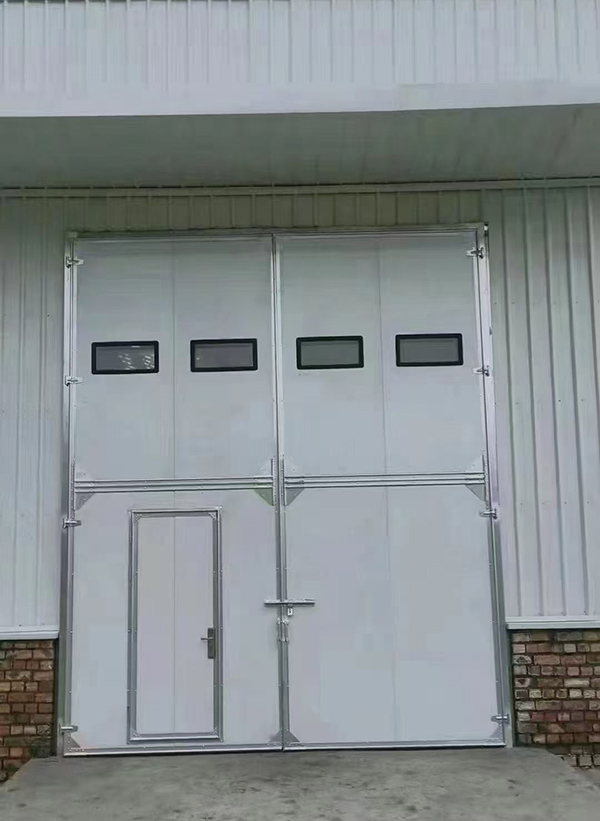 库车工业门在设备装配车间出入口的实施记录