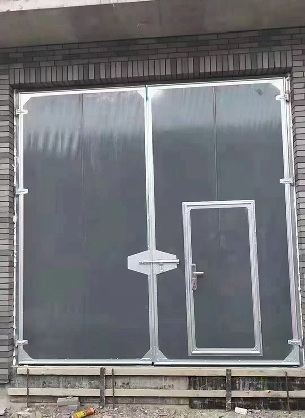 库车工业平开门在大型设备制造车间的应用实例